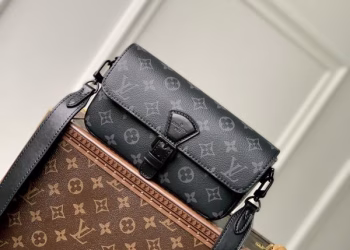 Louis Vuitton Montsouris Monogram Noir Men’s Mini Crossbody Bag