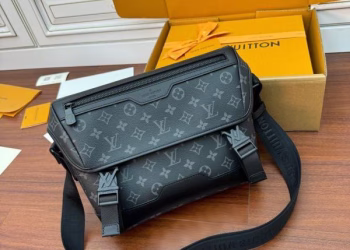 Louis Vuitton Men’s Messenger Bag