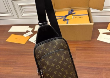 Louis Vuitton Avenue Monogram Men’s Shoulder Bag
